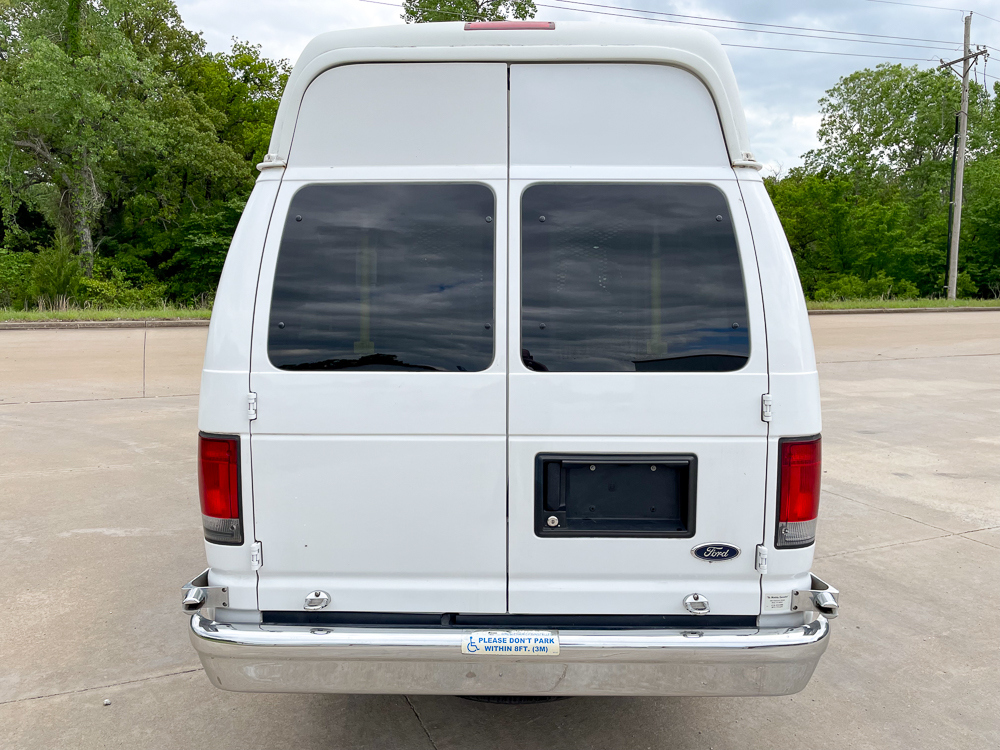 2011 Ford E150 8&2