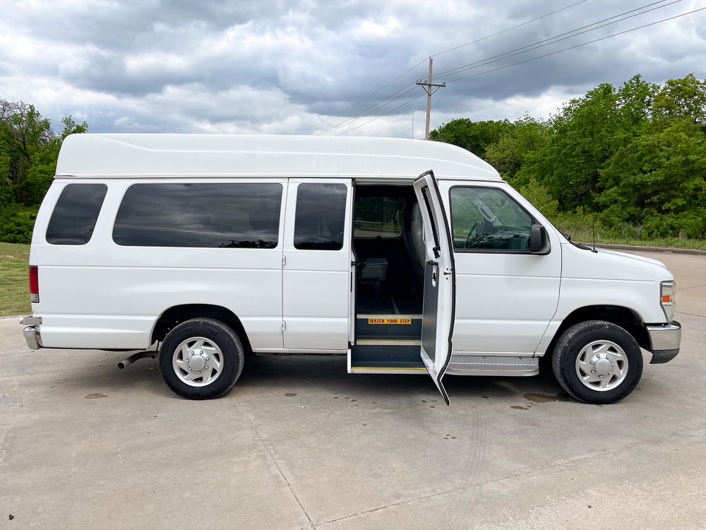 2011 Ford E150 8&2