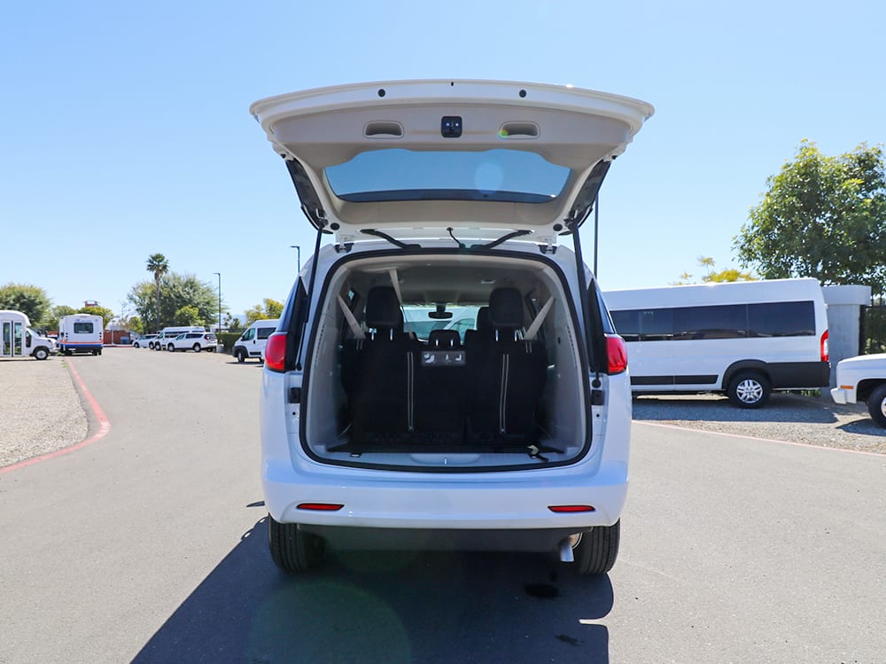 2021 BraunAbility Chrysler Voyager LX side Entry Gas 4&1 rear open