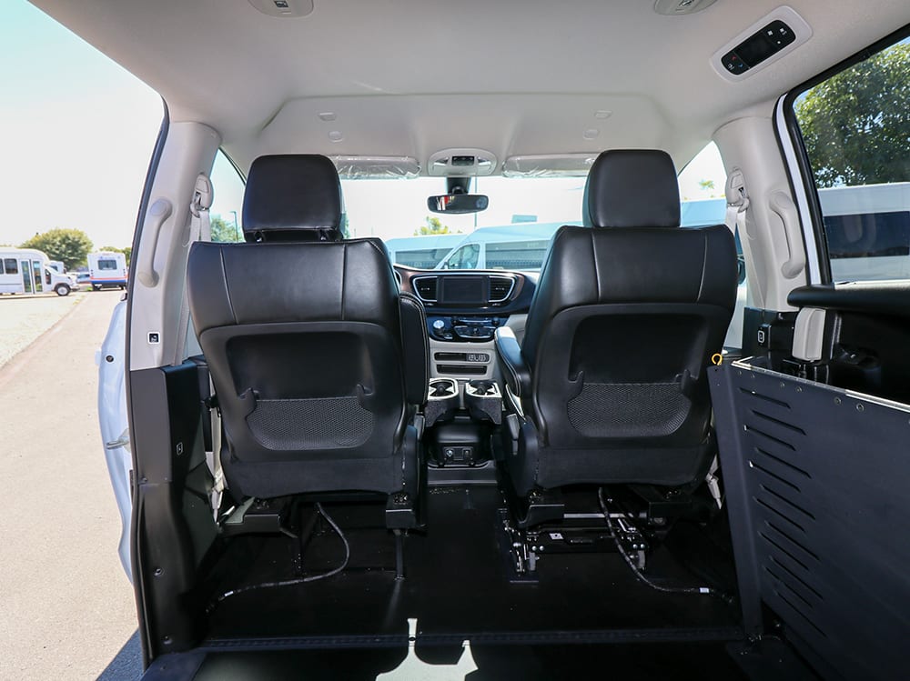 2021 BraunAbility Chrysler Voyager LX side Entry Gas 4&1 interior back to front