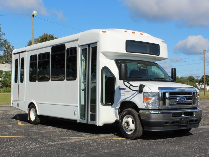 2022 Glaval Universal 25 20&2 Lightning