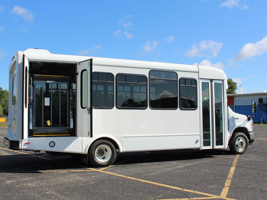 2022 Glaval Universal 25 20&2 Lightning