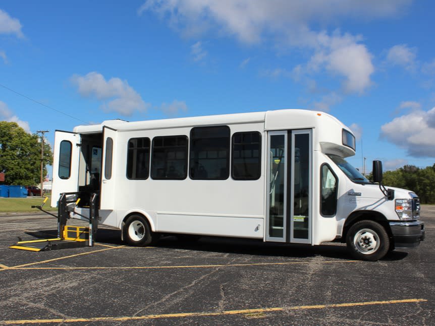 2022 Glaval Universal 25 20&2 Lightning