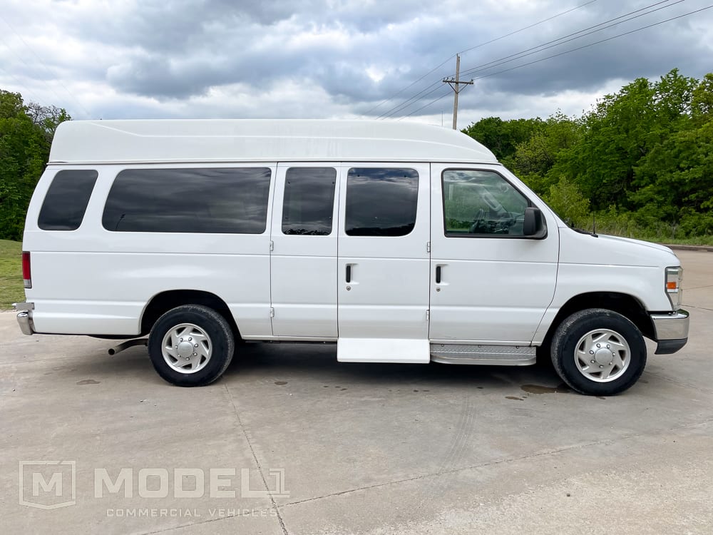 2011 Ford E150 8&2