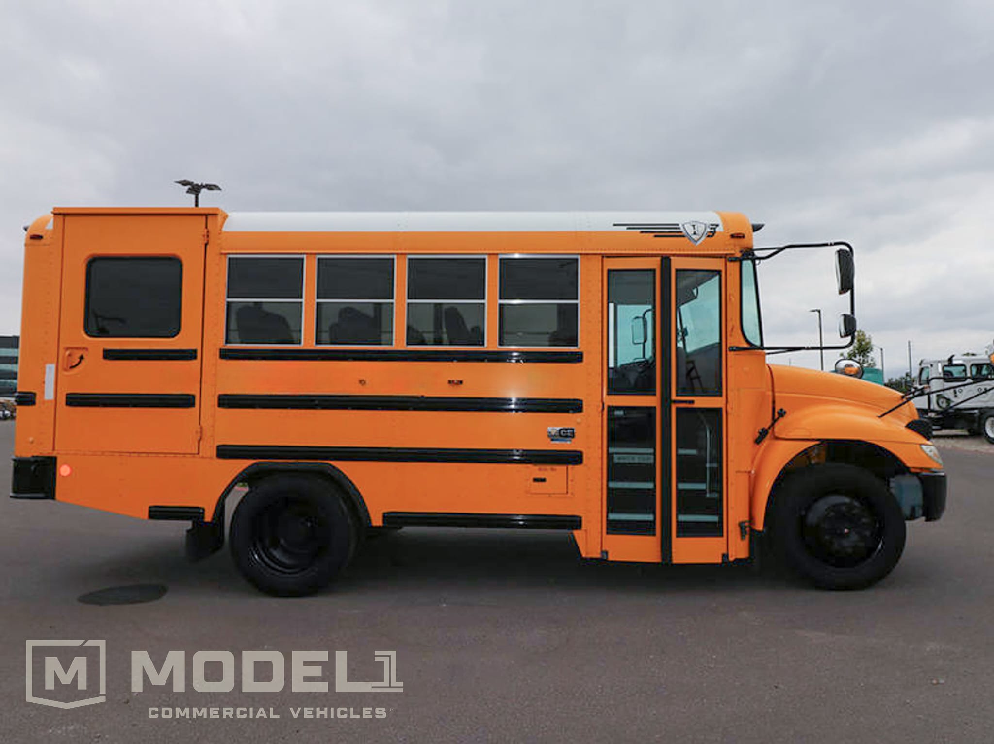 2016 IC Corporation CE3000 Passenger Side
