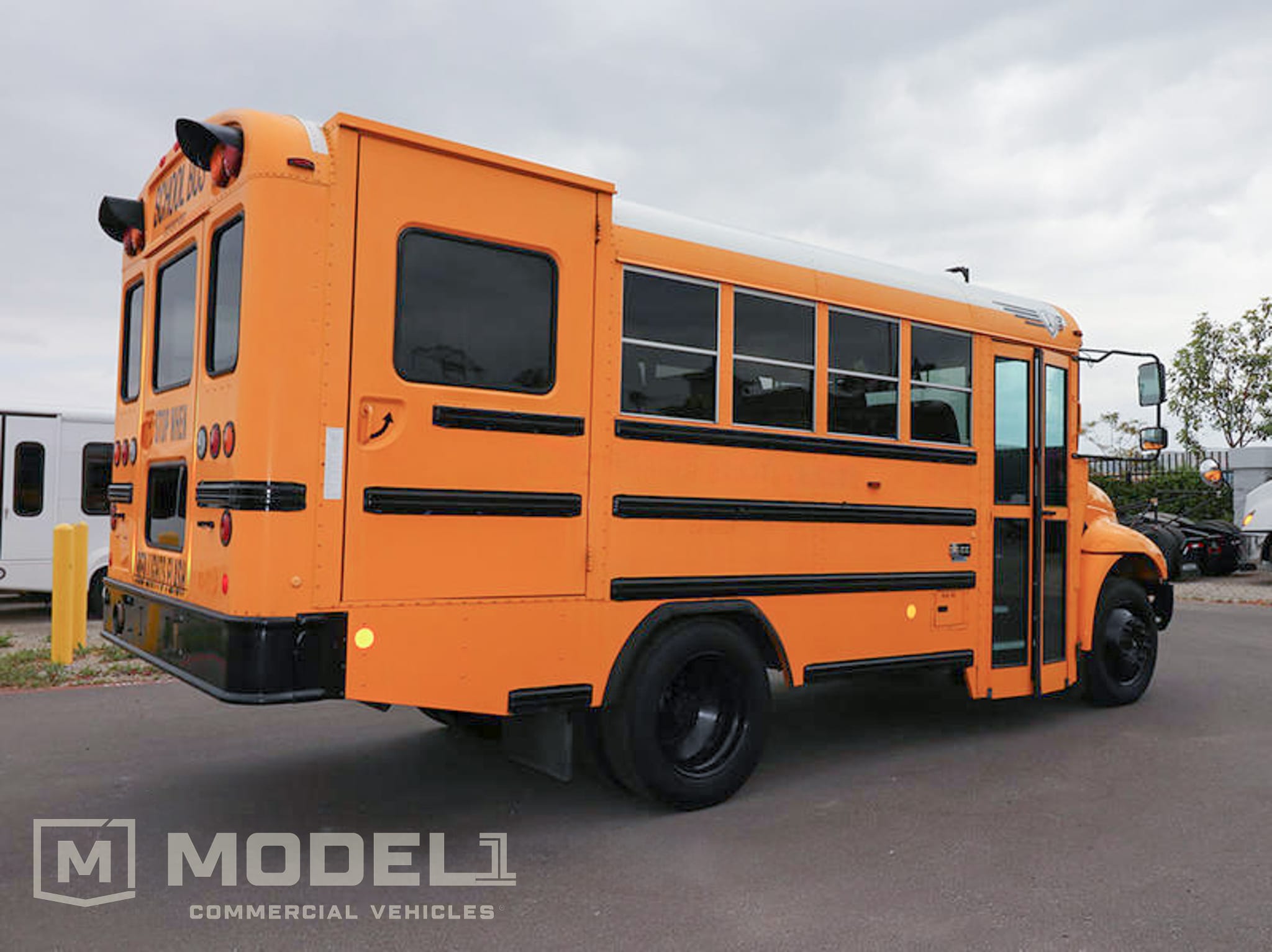2016 IC Corporation CE3000 Passenger Rear