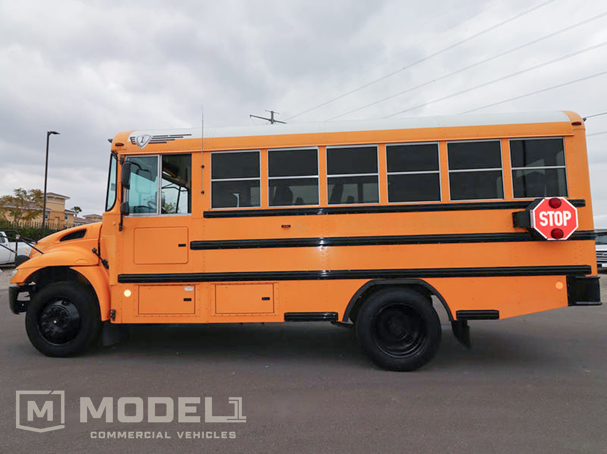 2016 IC Corporation CE3000 Driver Side