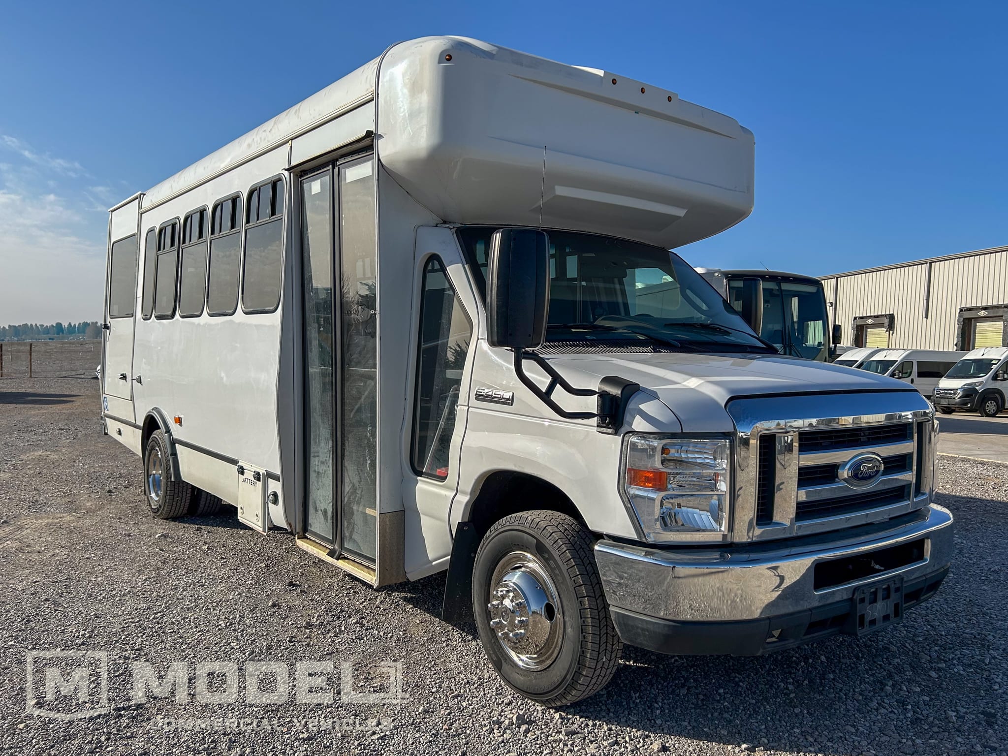 2019 Ford E-Series DRW E-450 Super Duty 158 in WB's photo