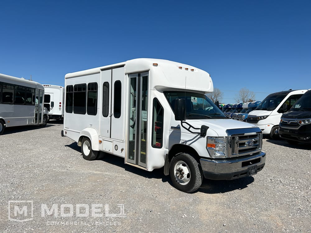 2017 Ford E-Series SRW E-350 Super Duty 138 in WB's photo