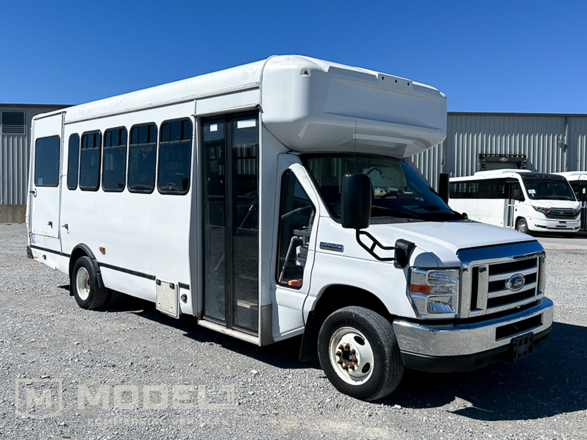 2018 Ford E-Series DRW E-450 Super Duty 158 in WB's photo