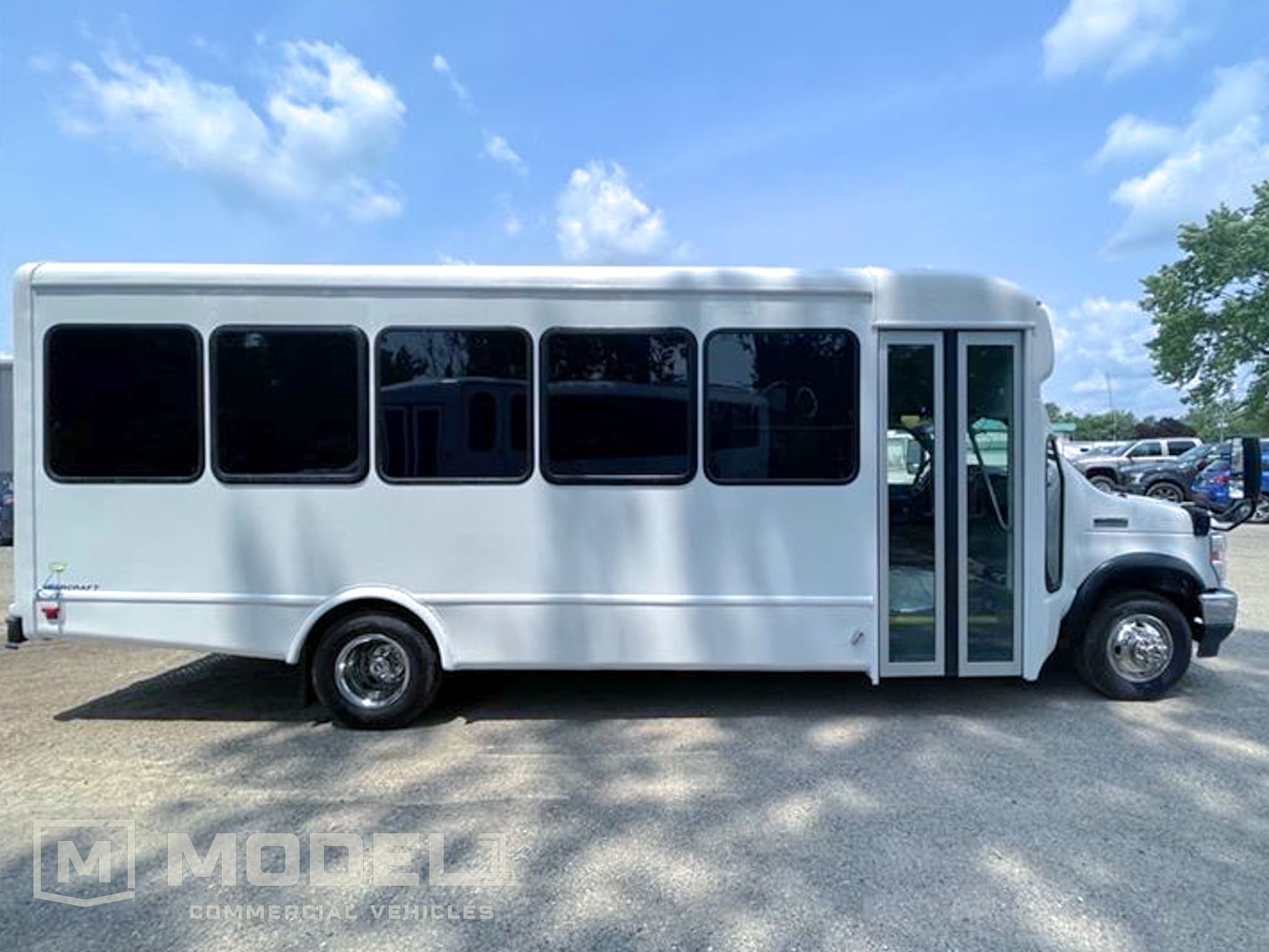 2021 Ford E-Series DRW E-450 Super Duty 158 in WB's photo
