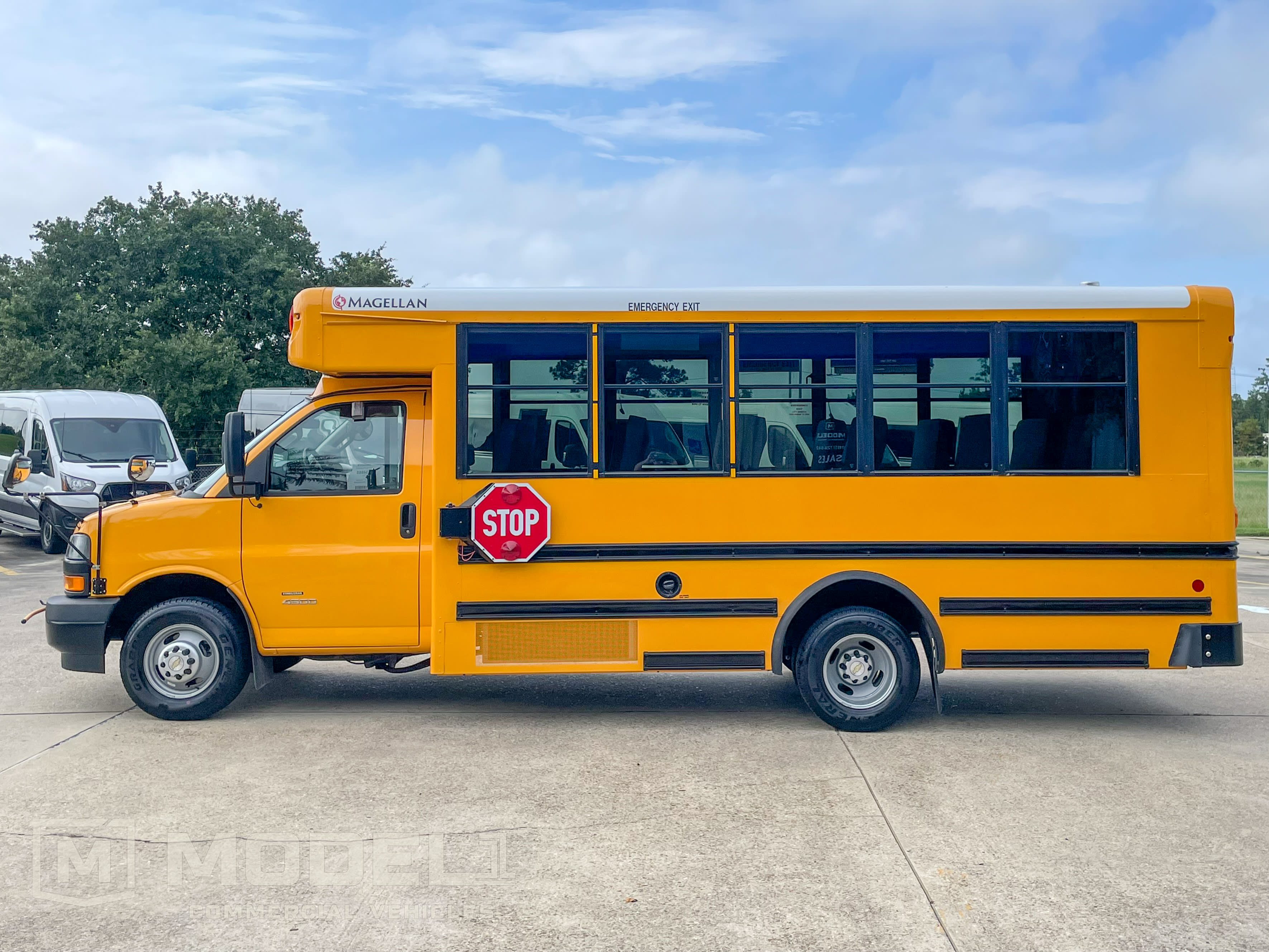 【USオリジナル】Collins and Collins 2024 Collins DH516 Type A School Bus DH24G3000LAV24 | Model 1