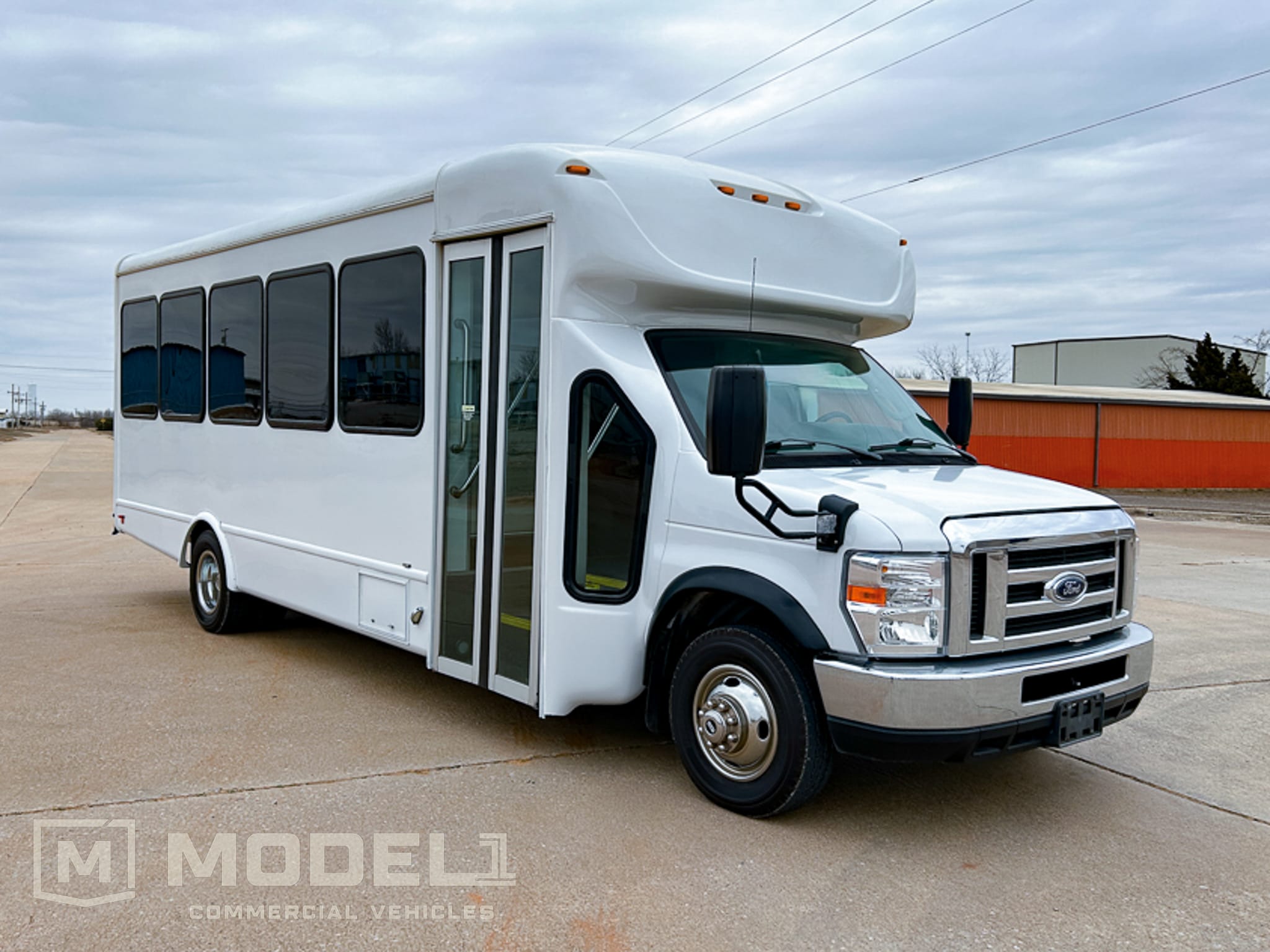 2019 Ford E-Series DRW E-450 Super Duty 158 in WB's photo