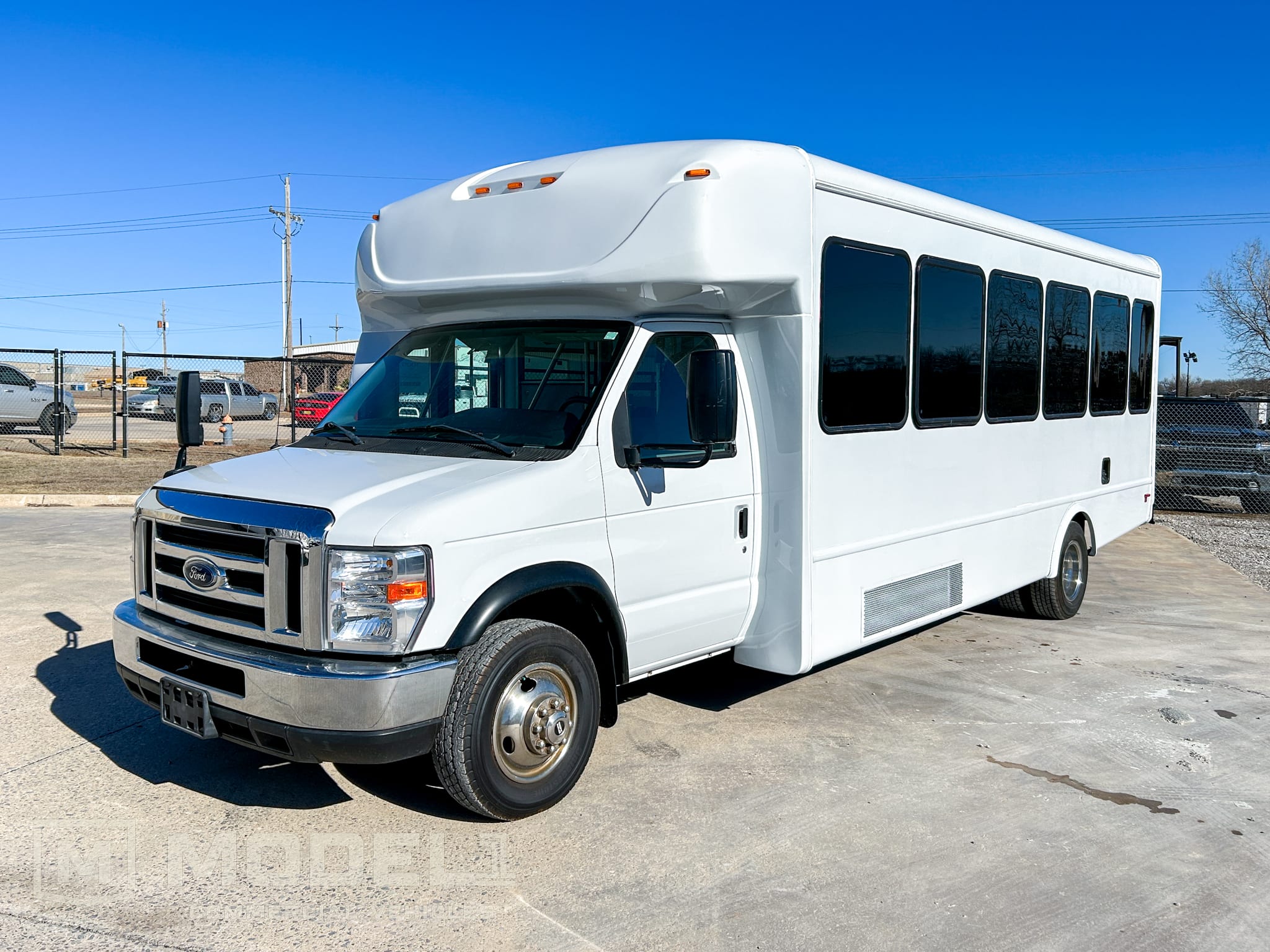 2021 Ford E-Series DRW E-450 Super Duty 158 in WB's photo