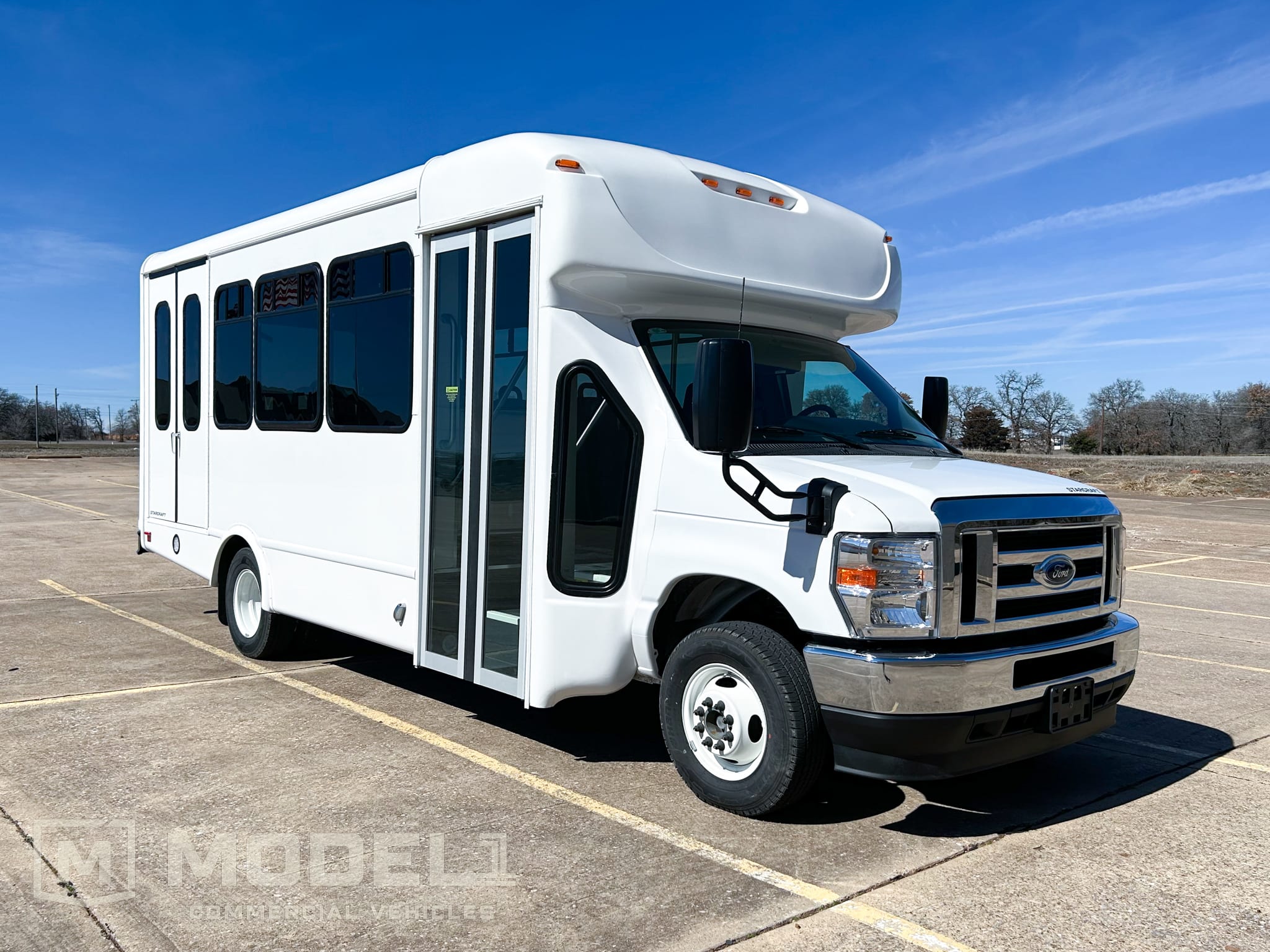 2017 Ford E-Series DRW E-450 Super Duty 158 in WB's photo