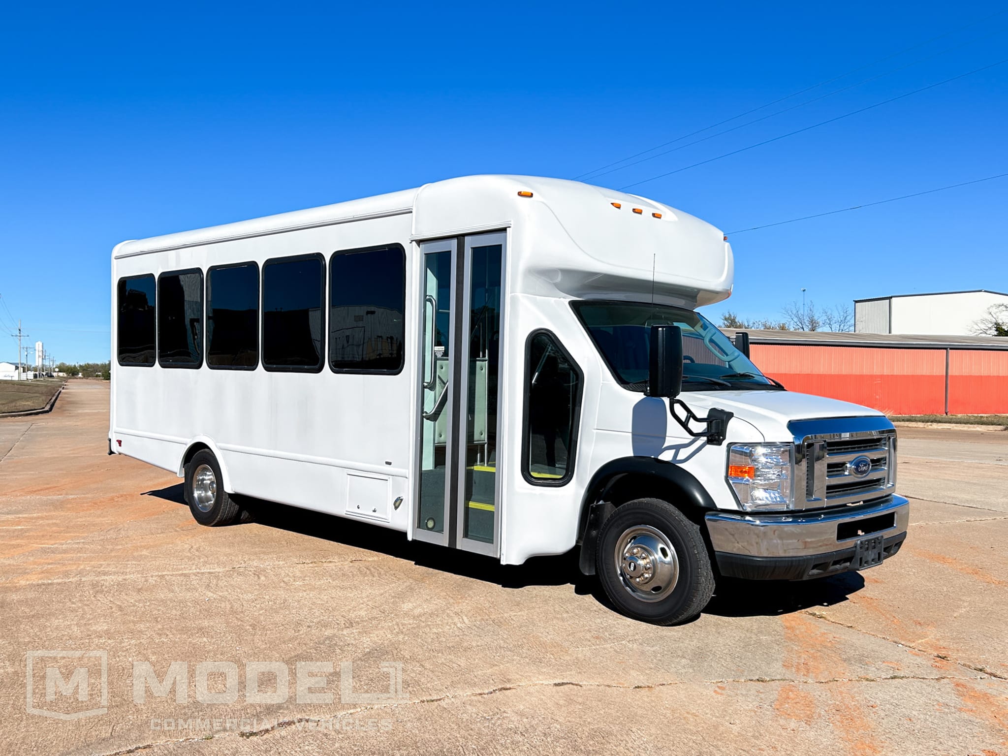 2019 Ford E-Series DRW E-450 Super Duty 158 in WB's photo