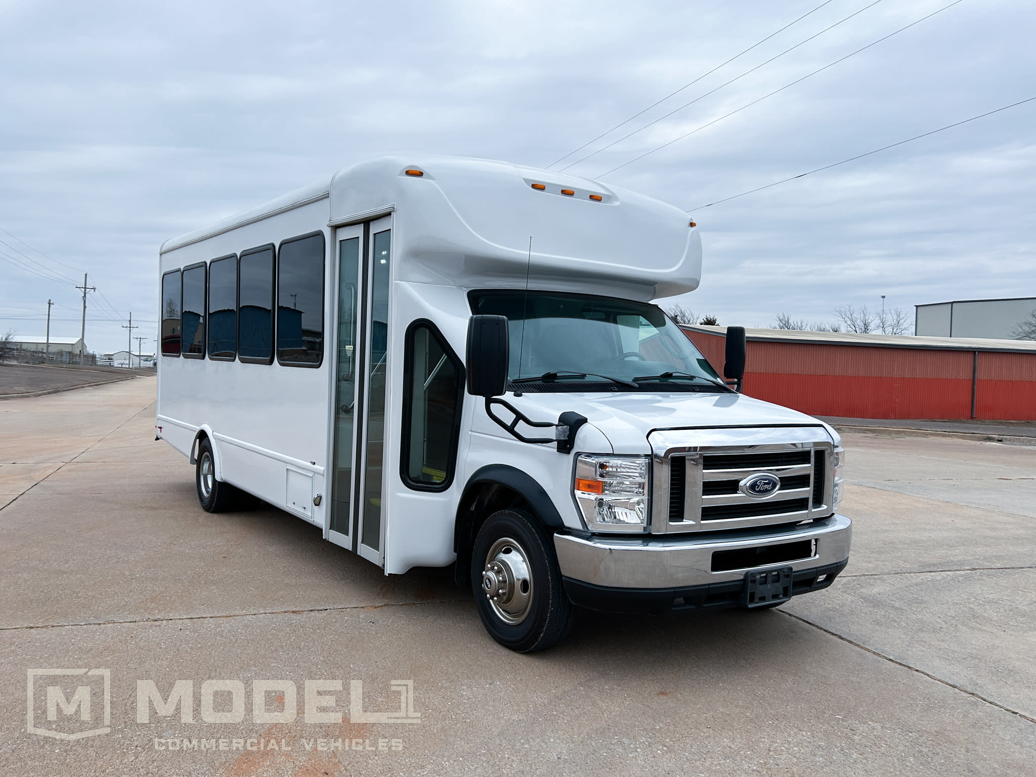 2019 Ford E-Series DRW E-450 Super Duty 158 in WB's photo
