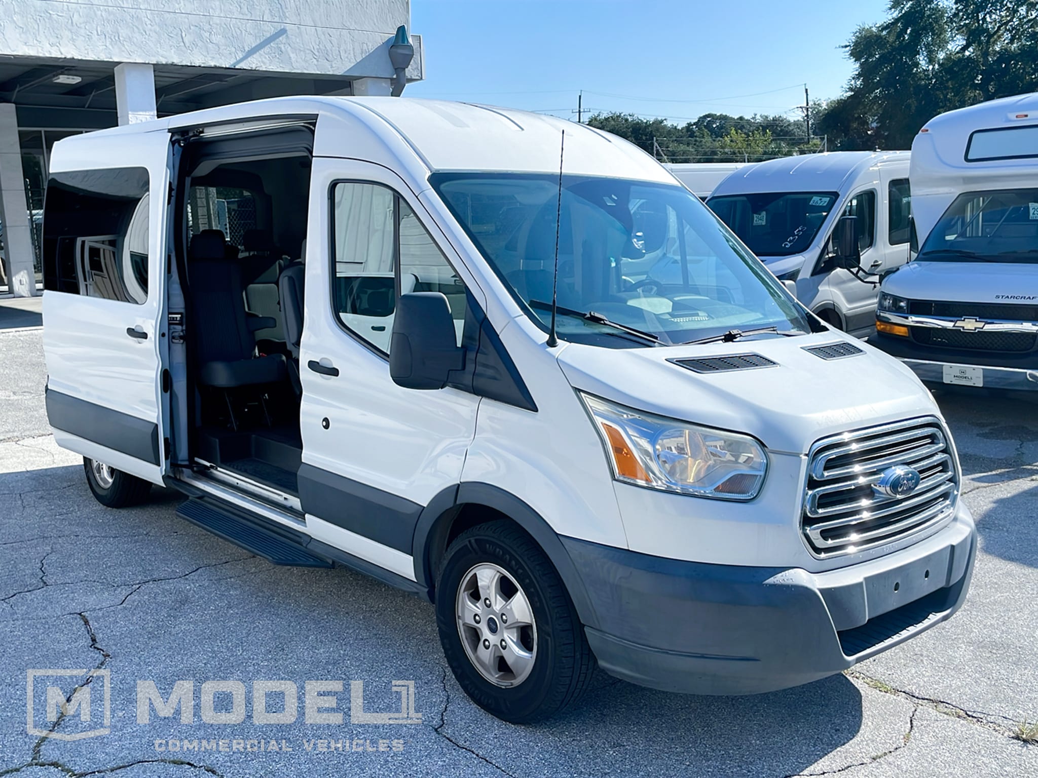 2017 Ford Transit 350 XLT Wagon Med Roof Sliding Pass. 148's photo