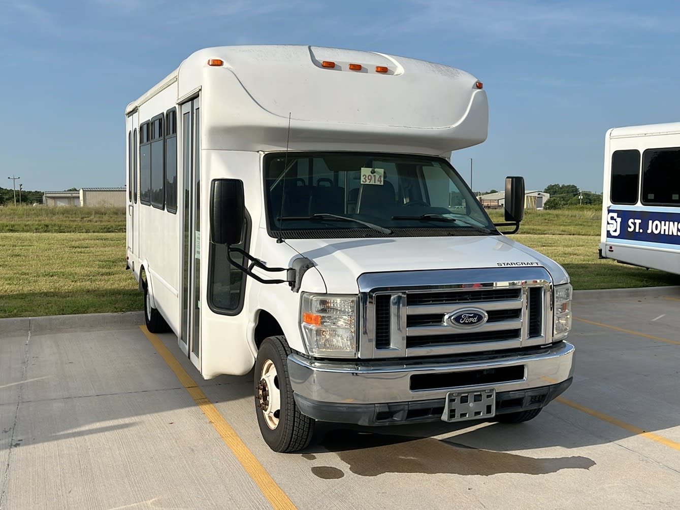 2013 Ford E-Series's photo