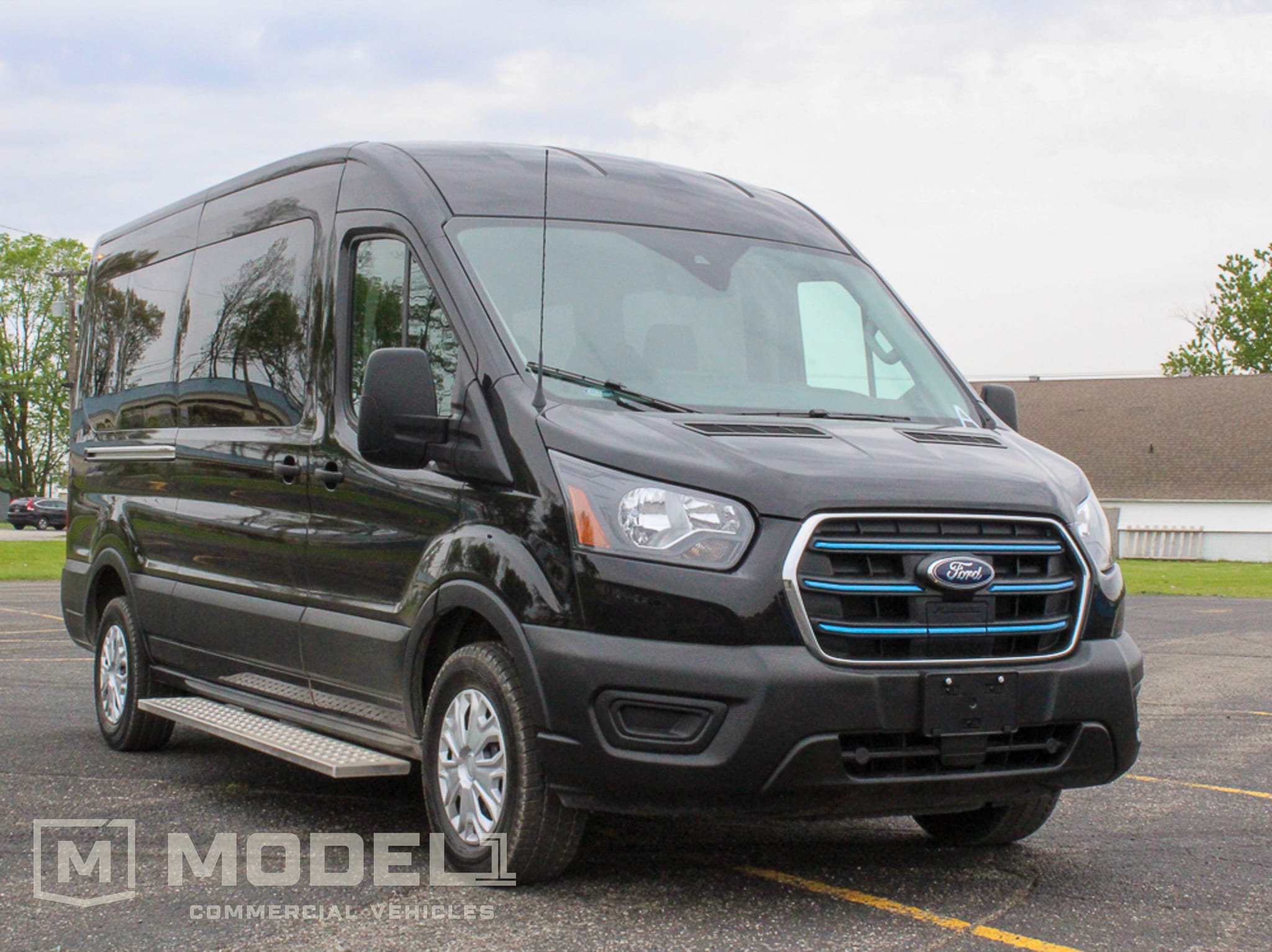 2023 Ford E-Transit BEV 350 Med Roof 148 WB's photo