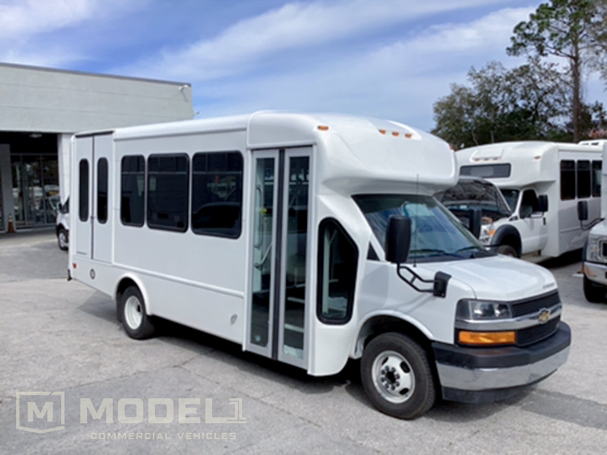 2023 Chevrolet Express 4500 159" WB's photo