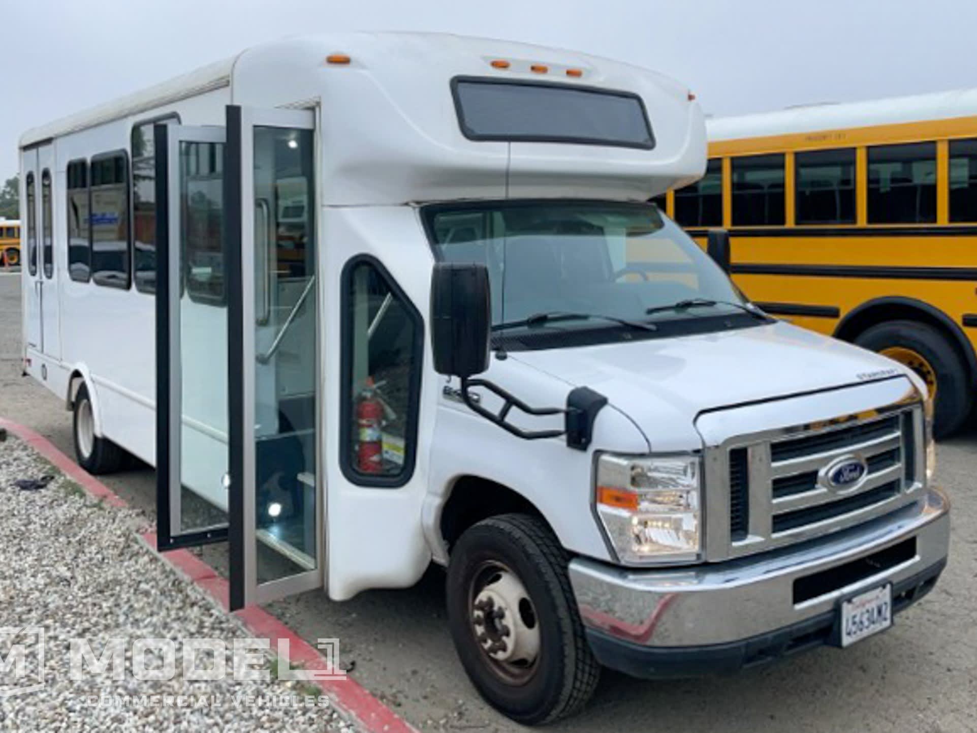 2019 Ford E-Series DRW E-450 Super Duty 158 in WB's photo