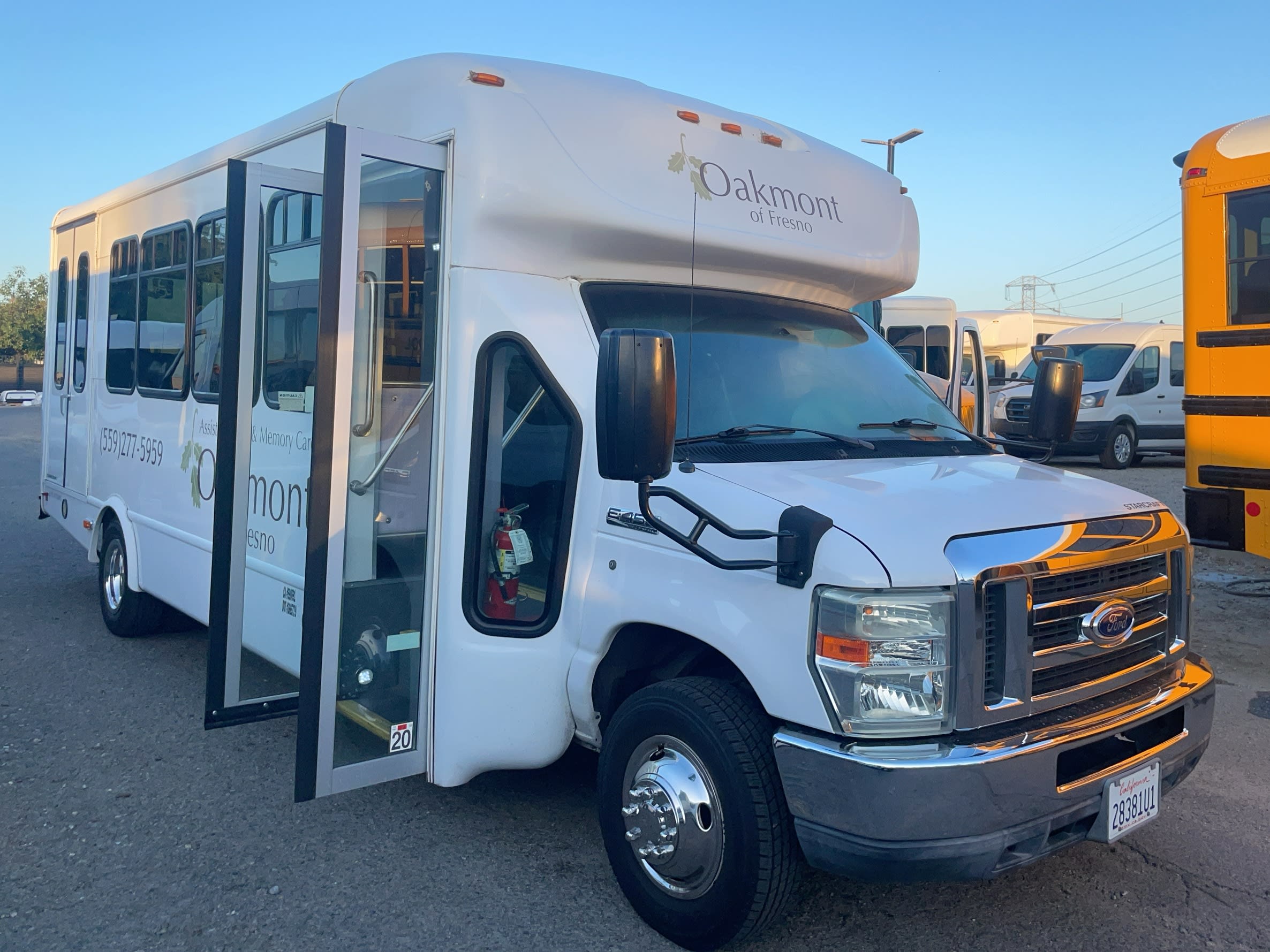 2015 Ford E-Series DRW E-450 Super Duty 158 in WB's photo