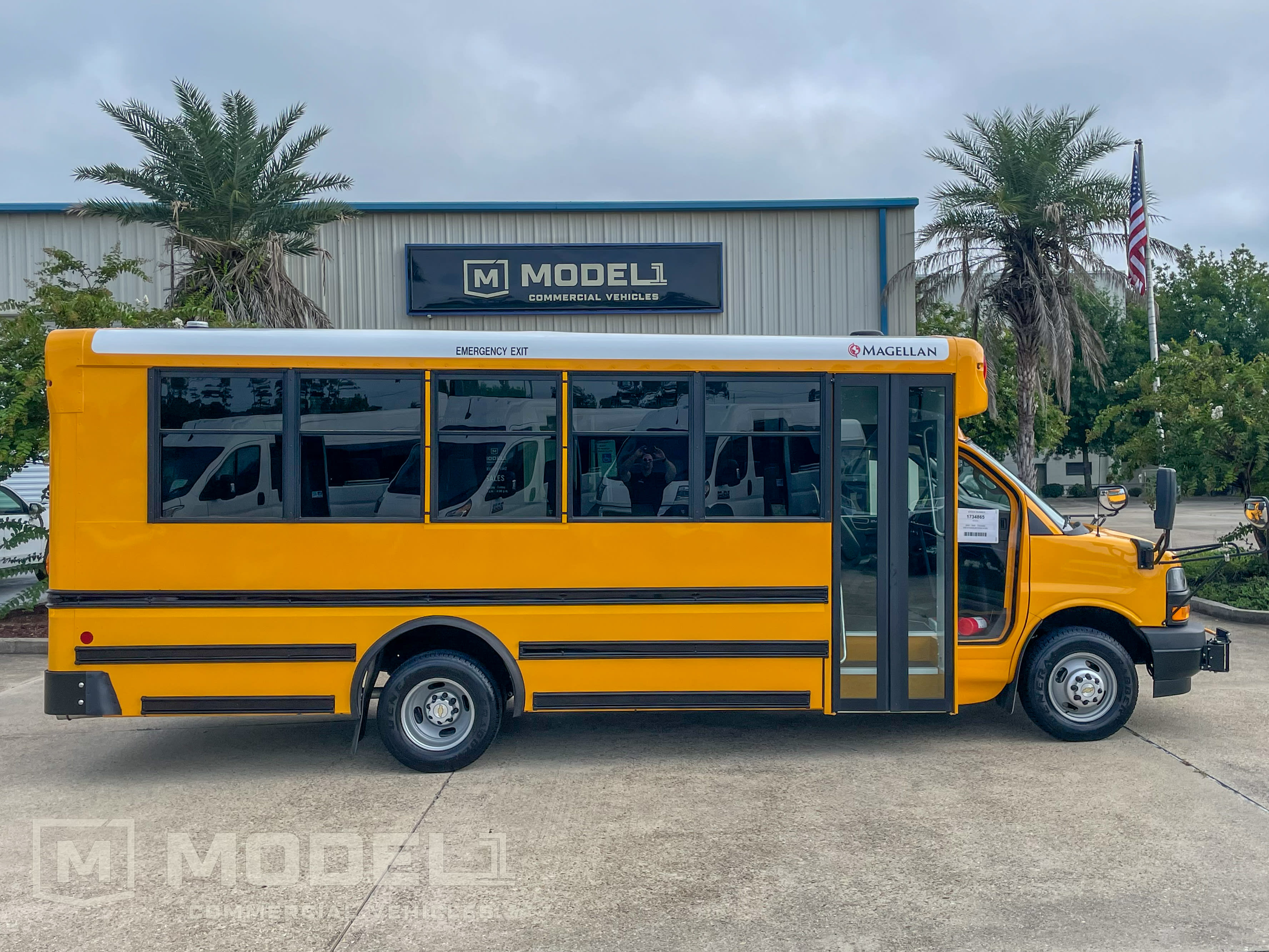 【USオリジナル】Collins and Collins 2026 Collins DH516 School Bus DH24G2900NJG24 | Model 1