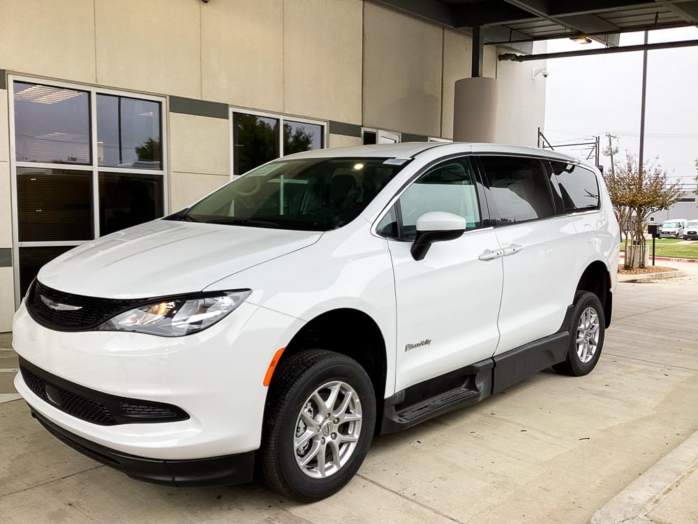 2023 BraunAbility Chrsyler Voyager LX Side Entry Gas 6&2
