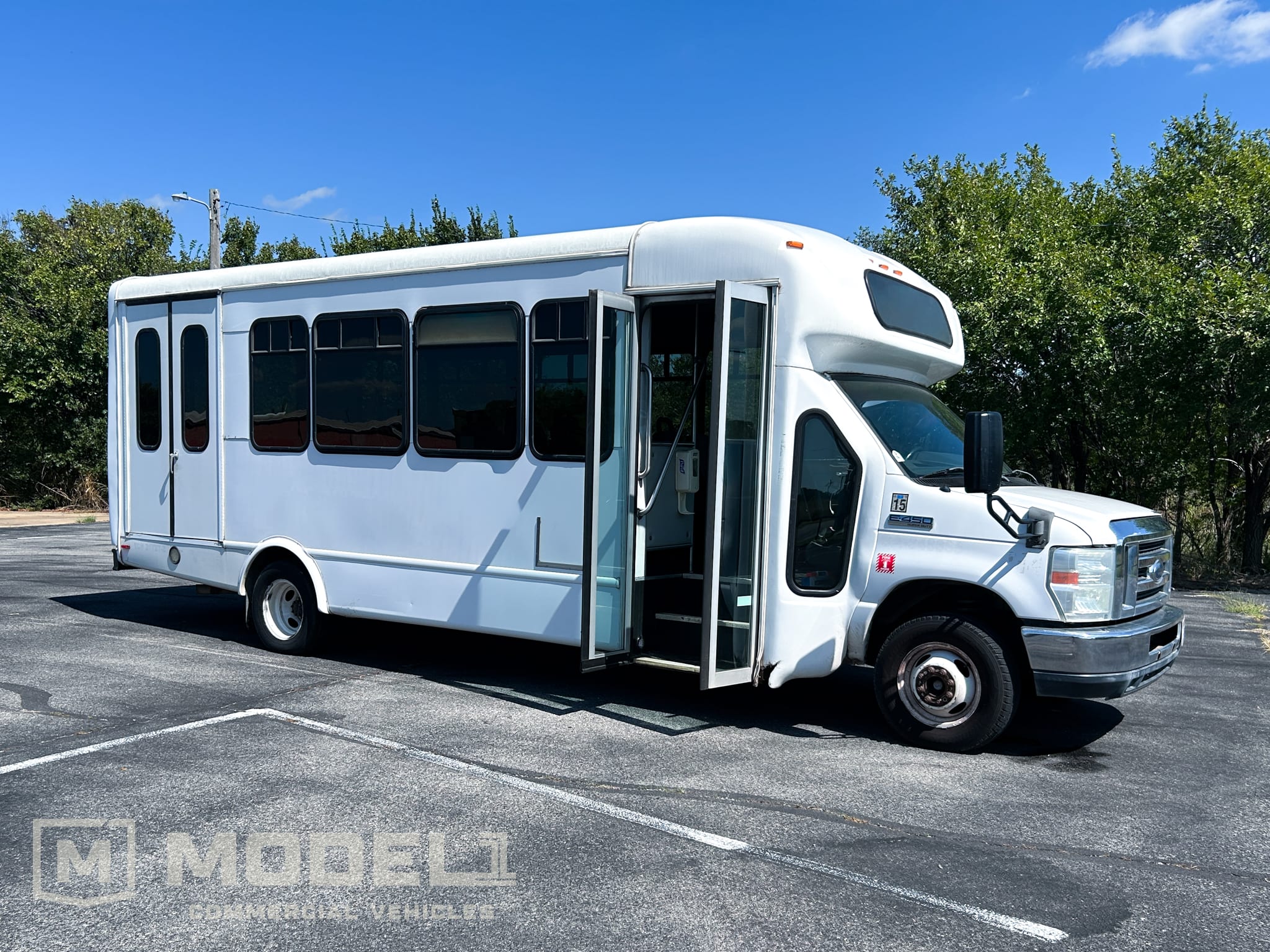 2014 Ford E-Series DRW E-450 Super Duty 158 in WB's photo