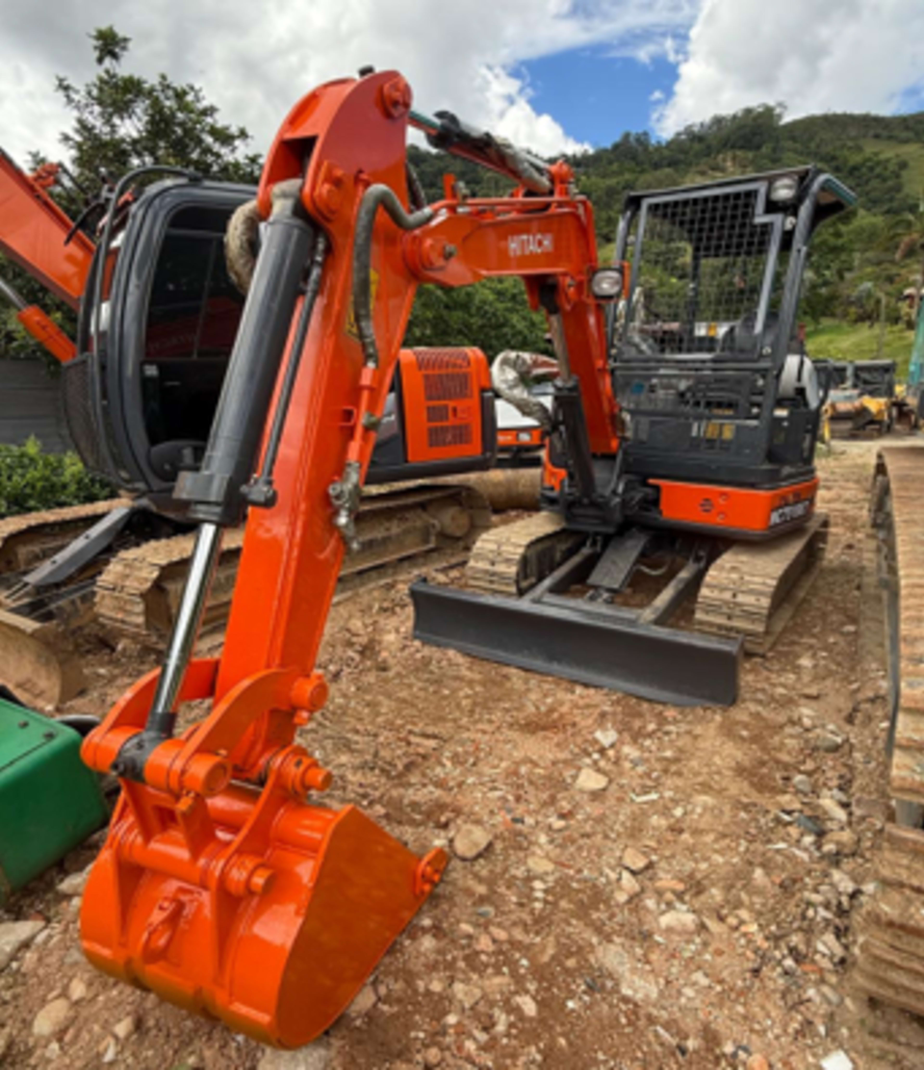HITACHI ZX30U-5B


