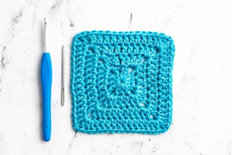 Solid Granny Square Crochet Pattern for Beginners