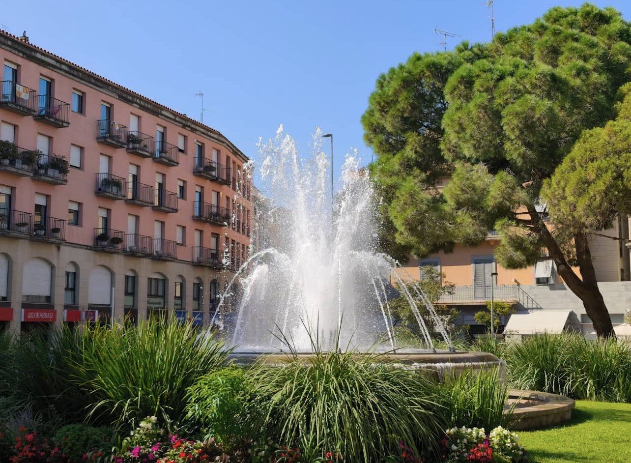 Edificio de uso mixto en venta en Figueres