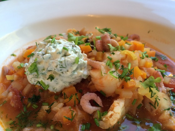 Fischsuppe mit Kräuter-Krabben-Creme
