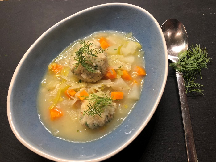Gemüsesuppe mit Fischklößchen