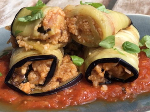 Auberginenröllchen mit Couscous-Füllung