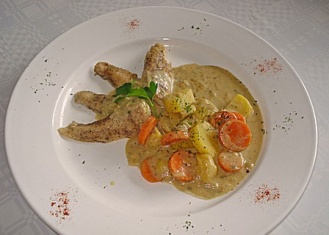 Leichter Kochfisch mit Senfgemüse