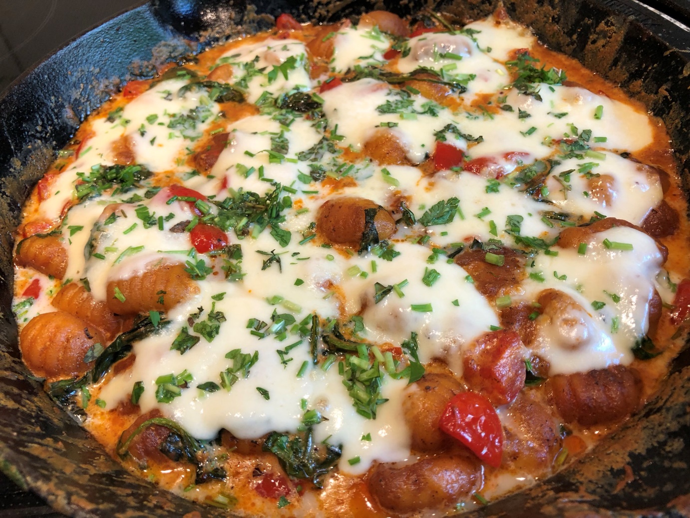 Cremige Tomaten-Gnocchi mit Spinat