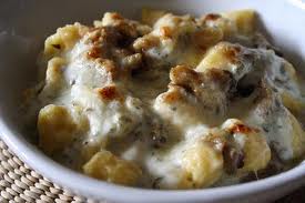 Überbackene Gnocchi in Hackfleisch-Sahne-Soße
