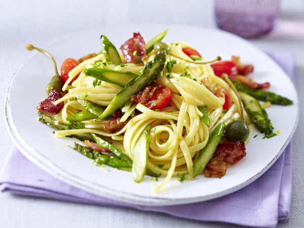 Linguine mit Spargel und Gremolata