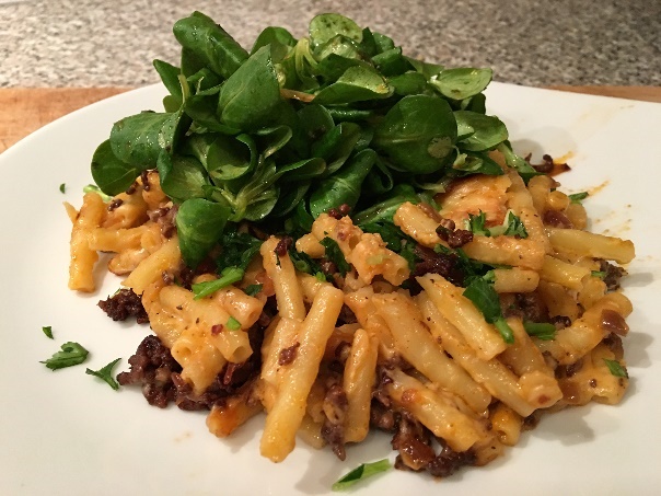 Makkaroni and Cheese mit Bolognese