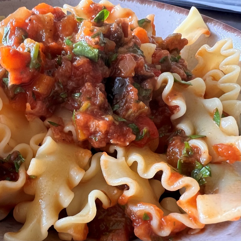 Pasta mit Gemüse-Sugo