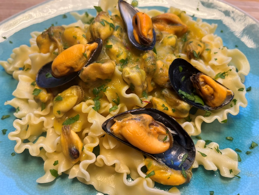 Pasta in cremiger Muschelsoße