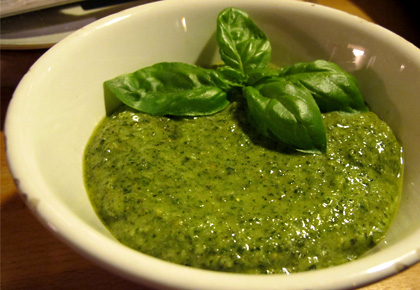 Basilikum-Pesto