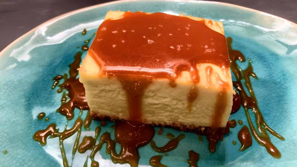 American Cheesecake mit Salted-Caramel-Sauce