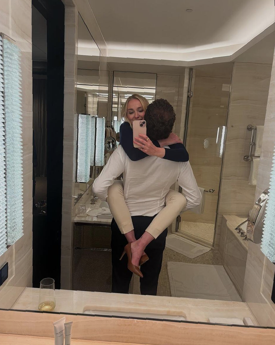 Софи Тернер и Перегрин Пирсон проводят время вместе