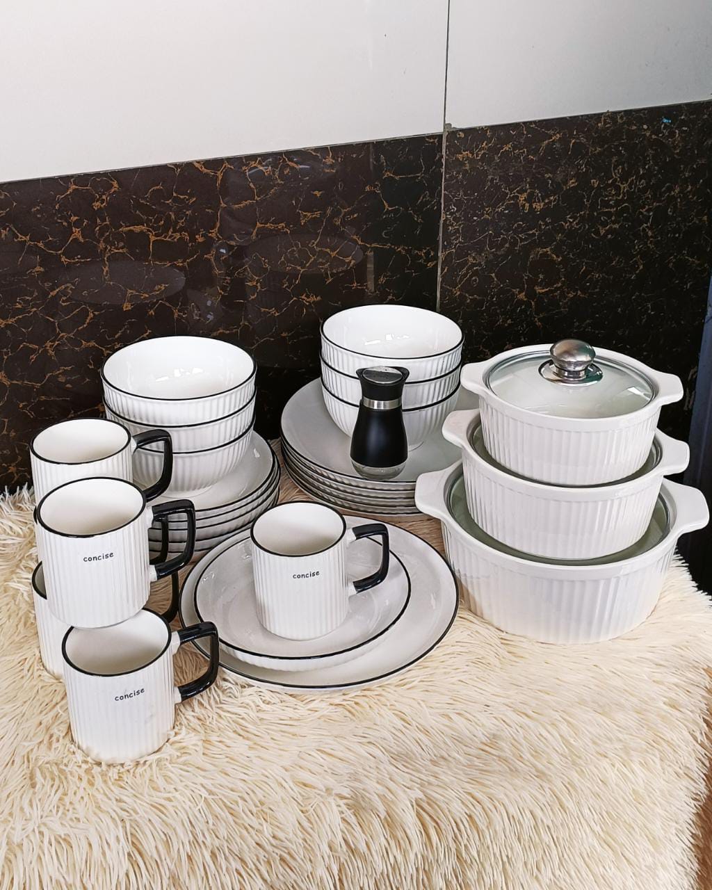 Concise 31-piece Dinner Set
