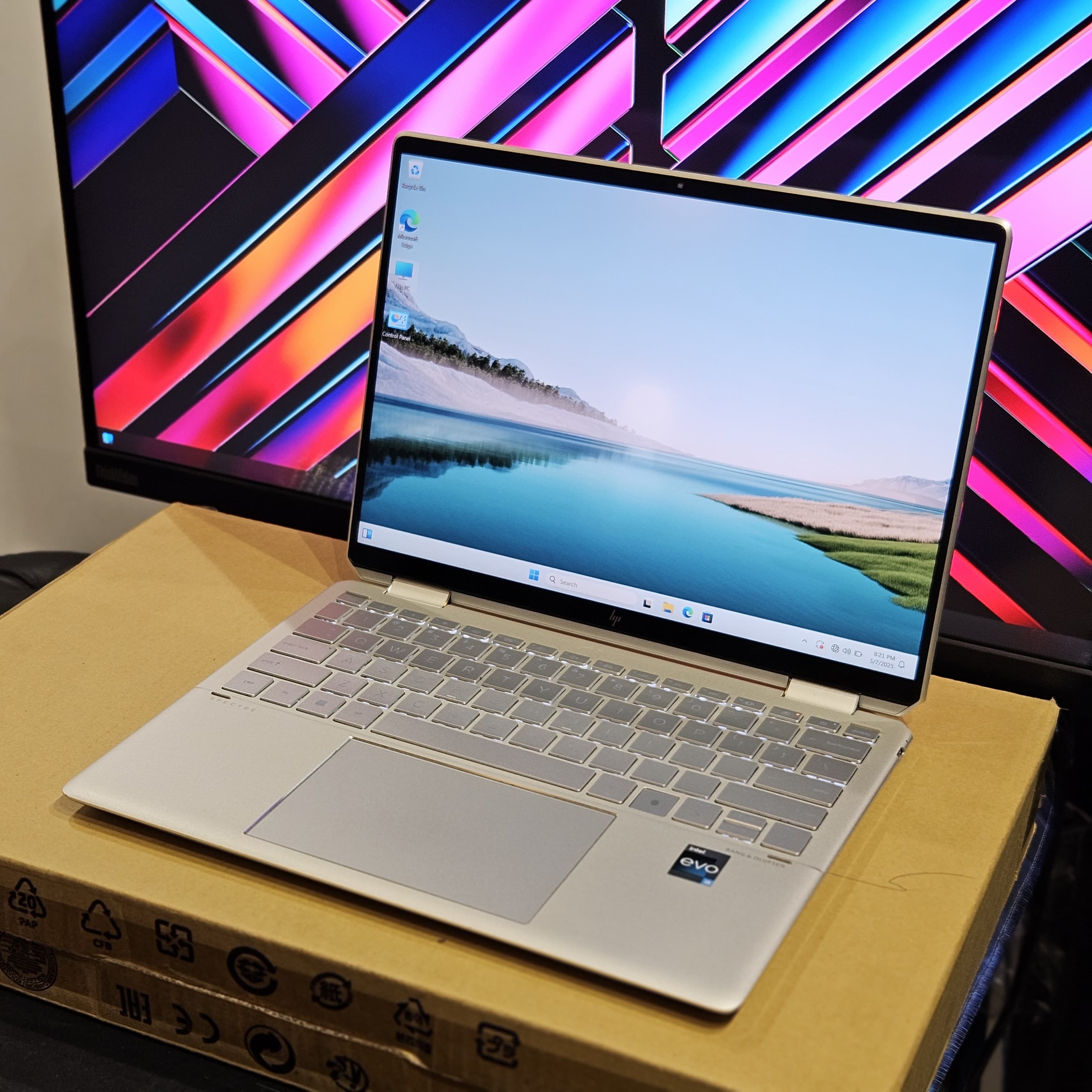 Hp spectre Gemcut 14 Corei5 12th Gen 8GB RAM 512GB SSD