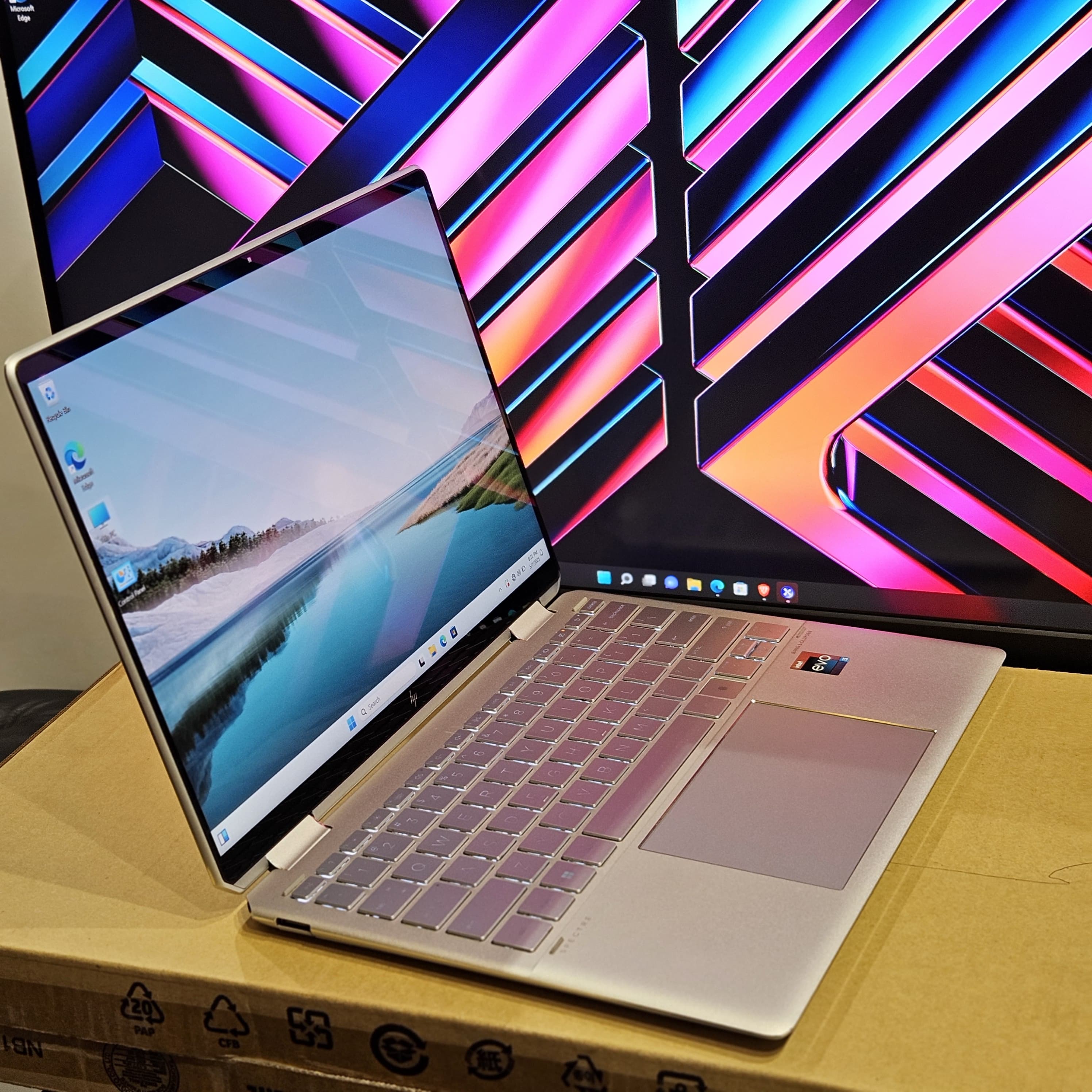 Hp spectre Gemcut 14 Corei5 12th Gen 8GB RAM 512GB SSD