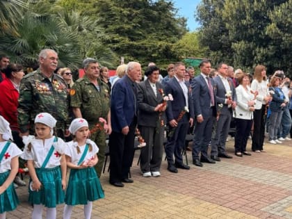 Павел Афанасьев и Илья Стопченко приняли участие в смотре традиционного марш-парада  дошкольных образовательных организаций Лазаревского района